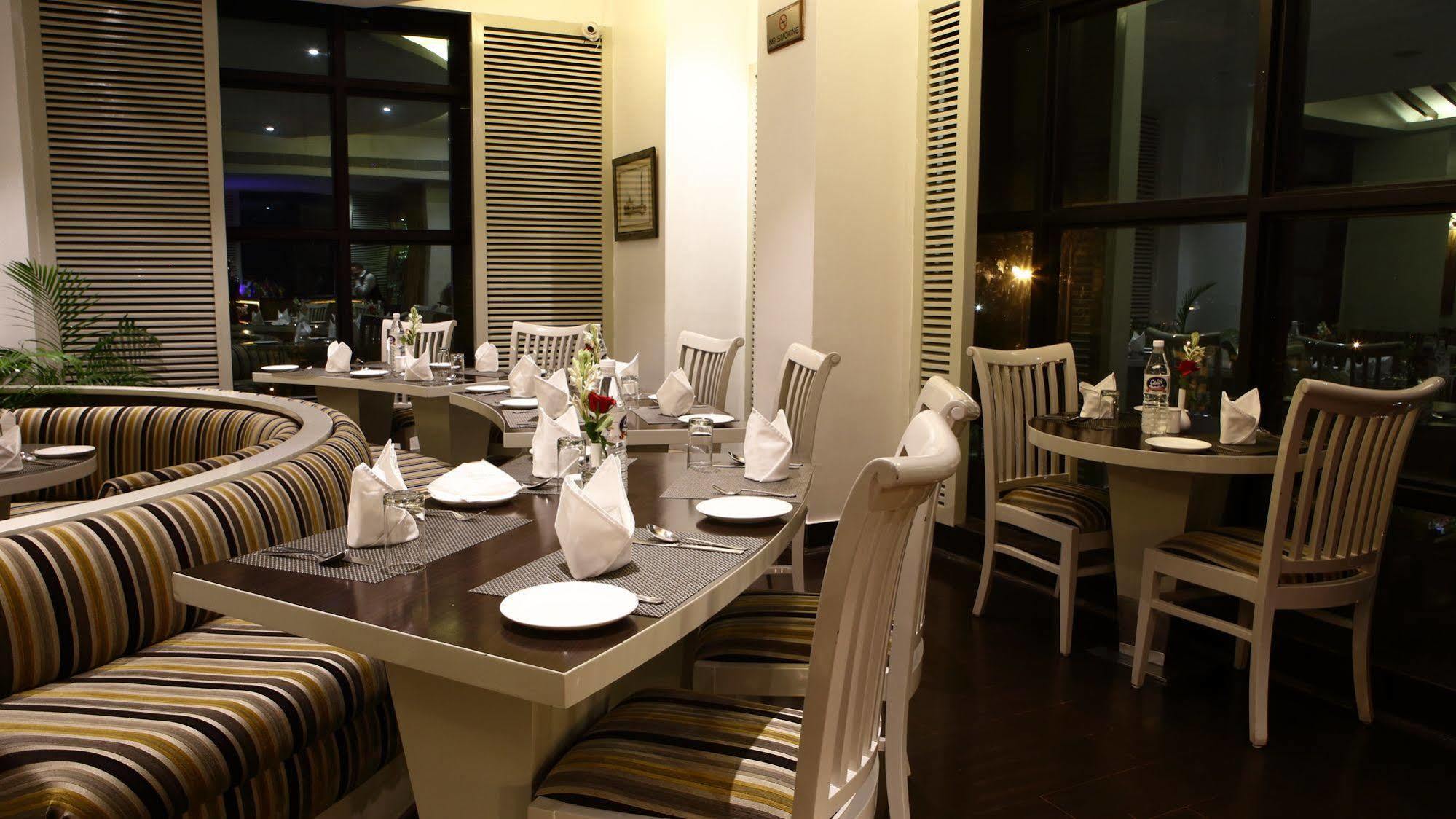 Hotel Gemini Continental, Hazratganj à Lucknow Extérieur photo