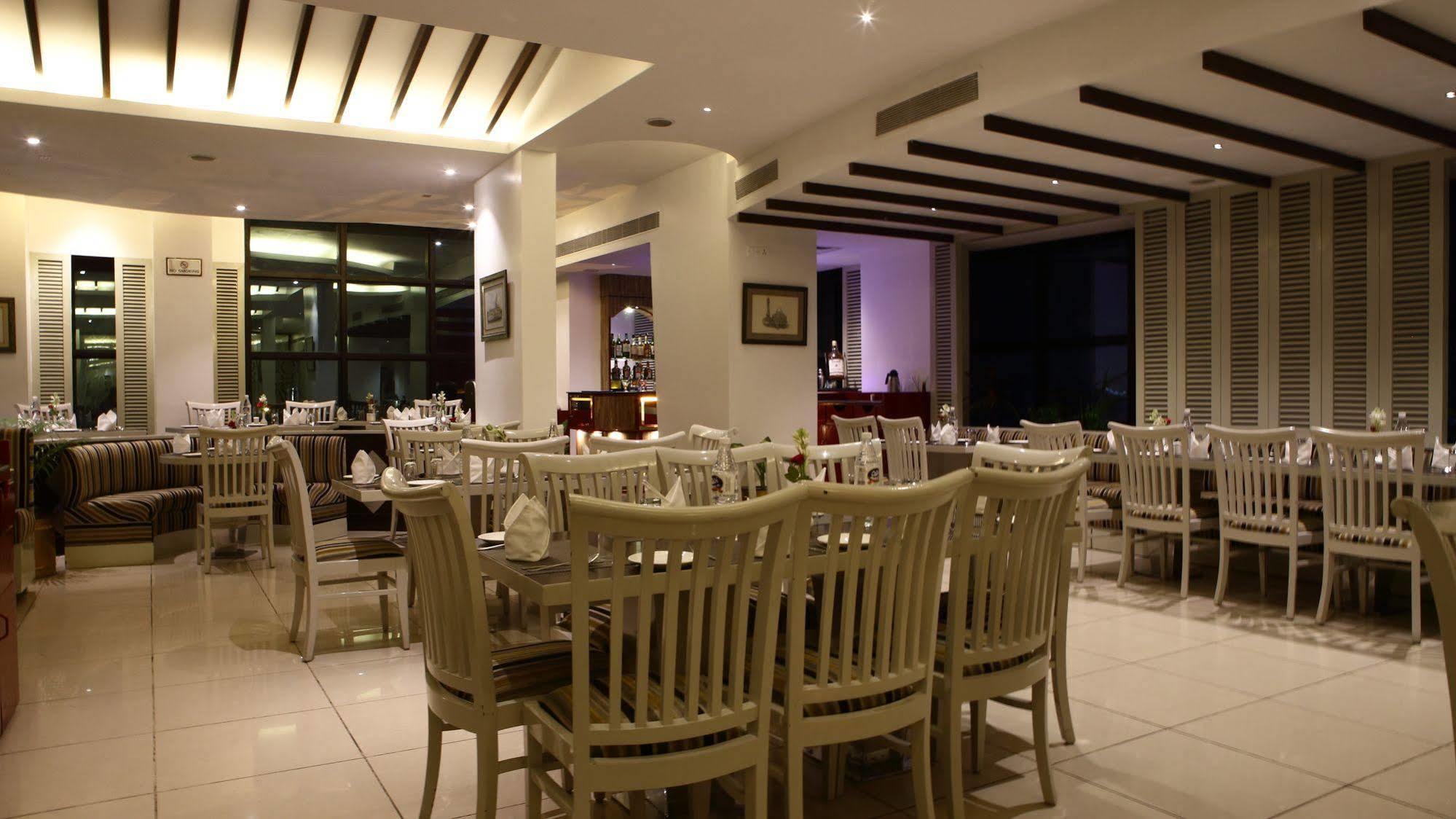 Hotel Gemini Continental, Hazratganj à Lucknow Extérieur photo