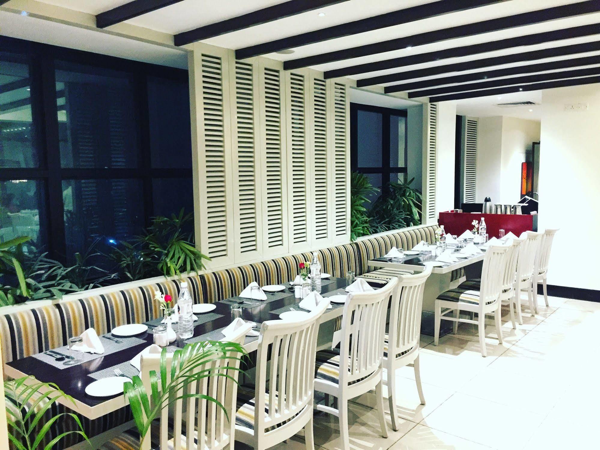 Hotel Gemini Continental, Hazratganj à Lucknow Extérieur photo