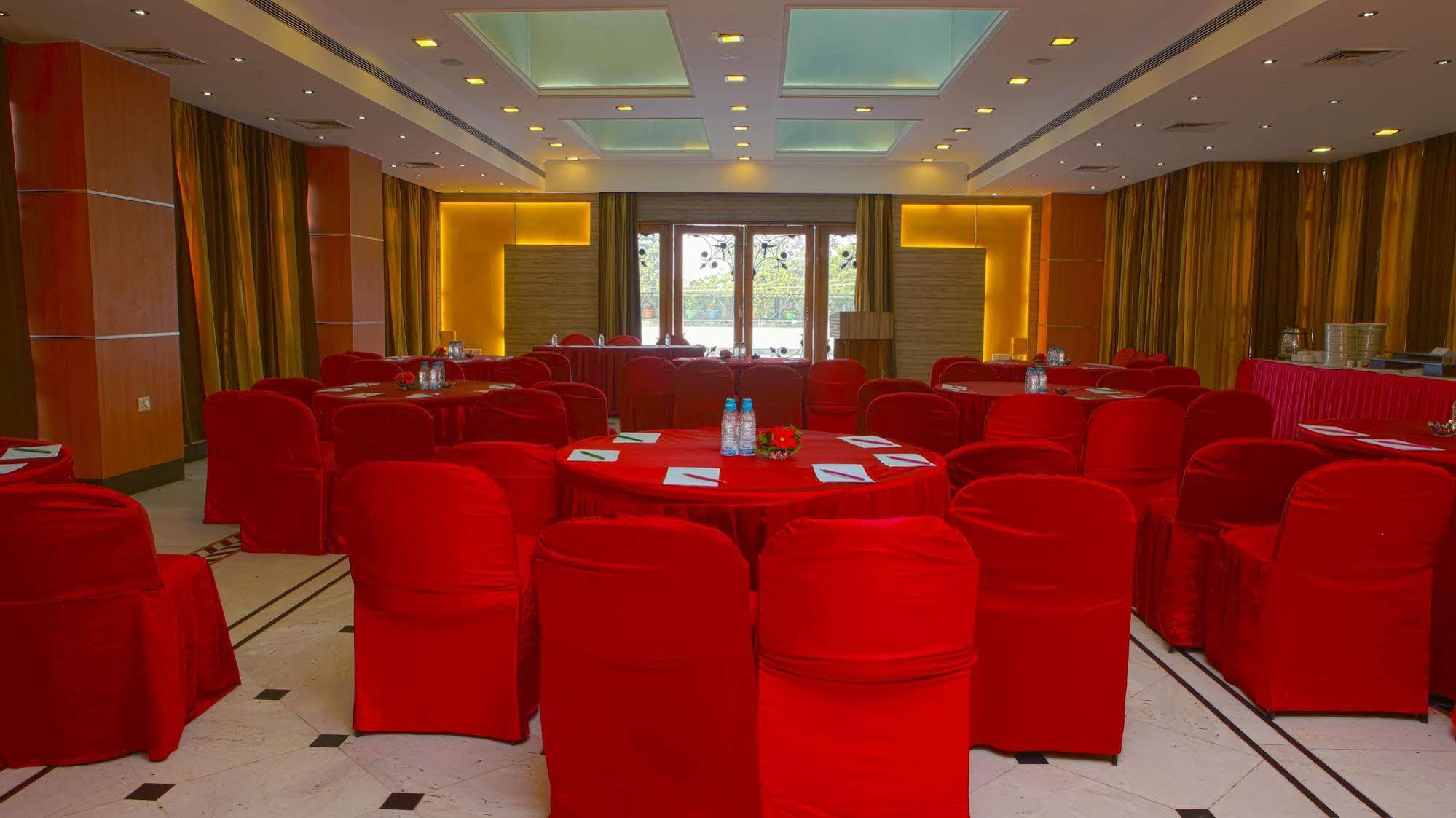 Hotel Gemini Continental, Hazratganj à Lucknow Extérieur photo