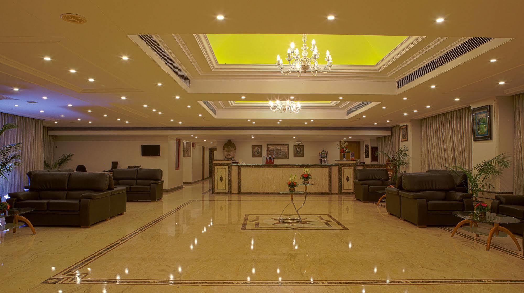 Hotel Gemini Continental, Hazratganj à Lucknow Extérieur photo