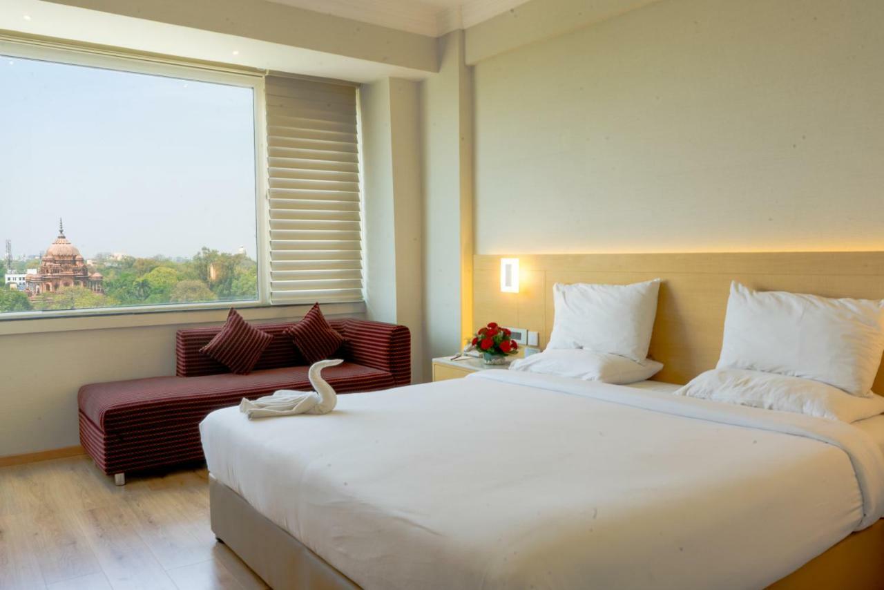 Hotel Gemini Continental, Hazratganj à Lucknow Extérieur photo