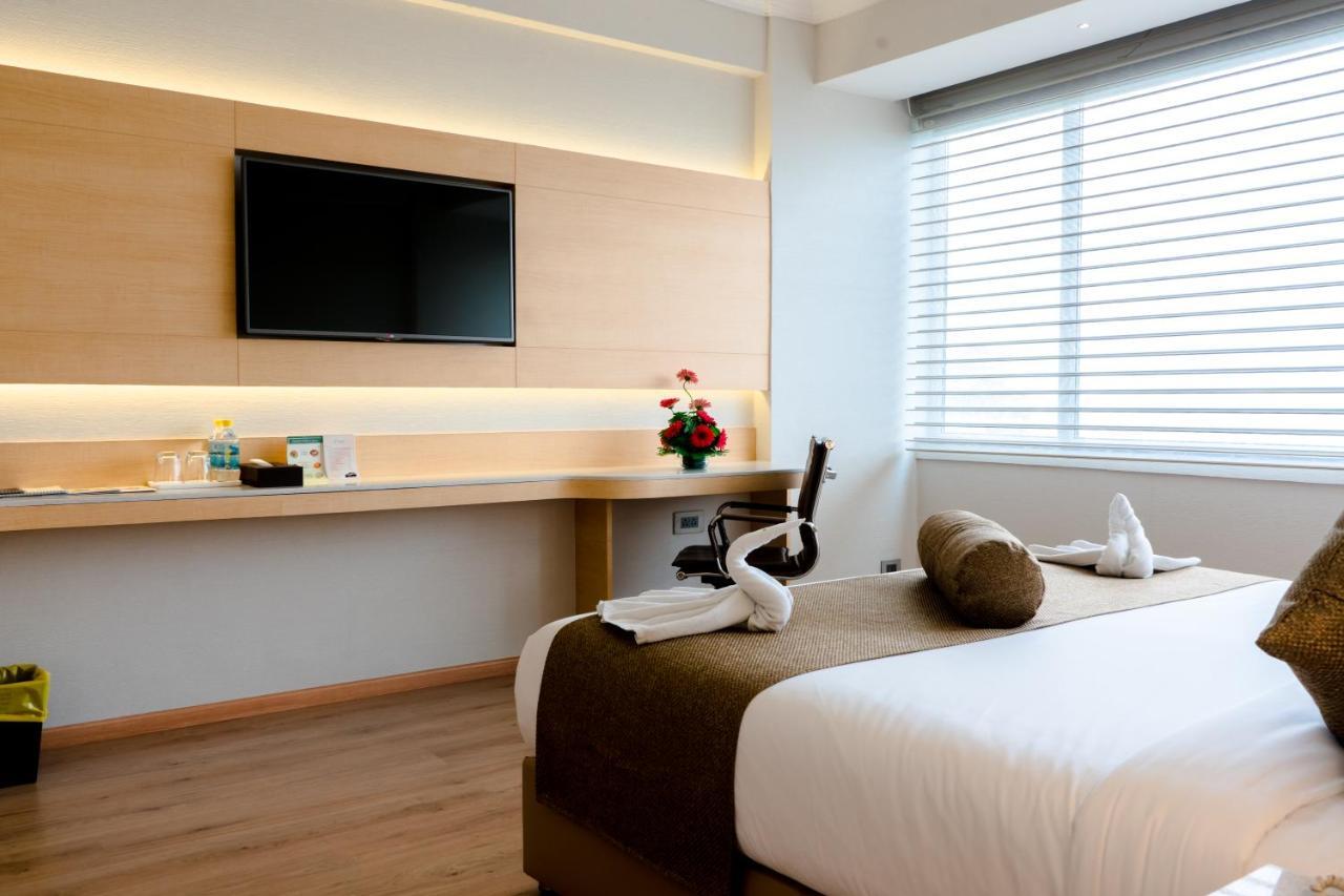 Hotel Gemini Continental, Hazratganj à Lucknow Extérieur photo